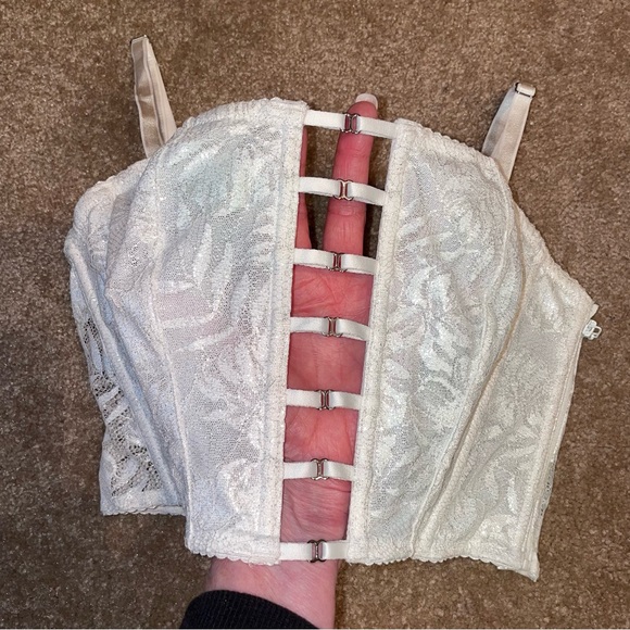 2 FOR THE PRICE OF 1. White corset top & Black corset top. (Victoria Secrets) - Picture 5 of 16